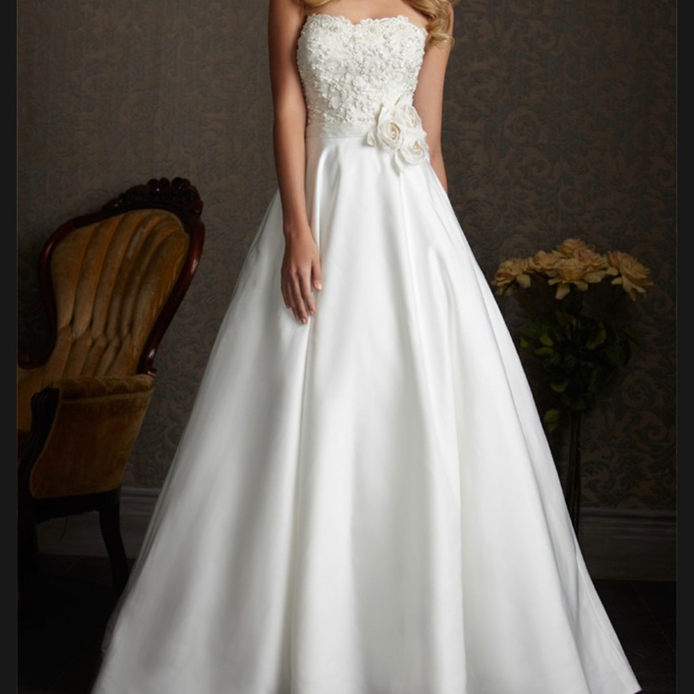 ❤️ Make Offer Allure Bridal w/pockets ❤️